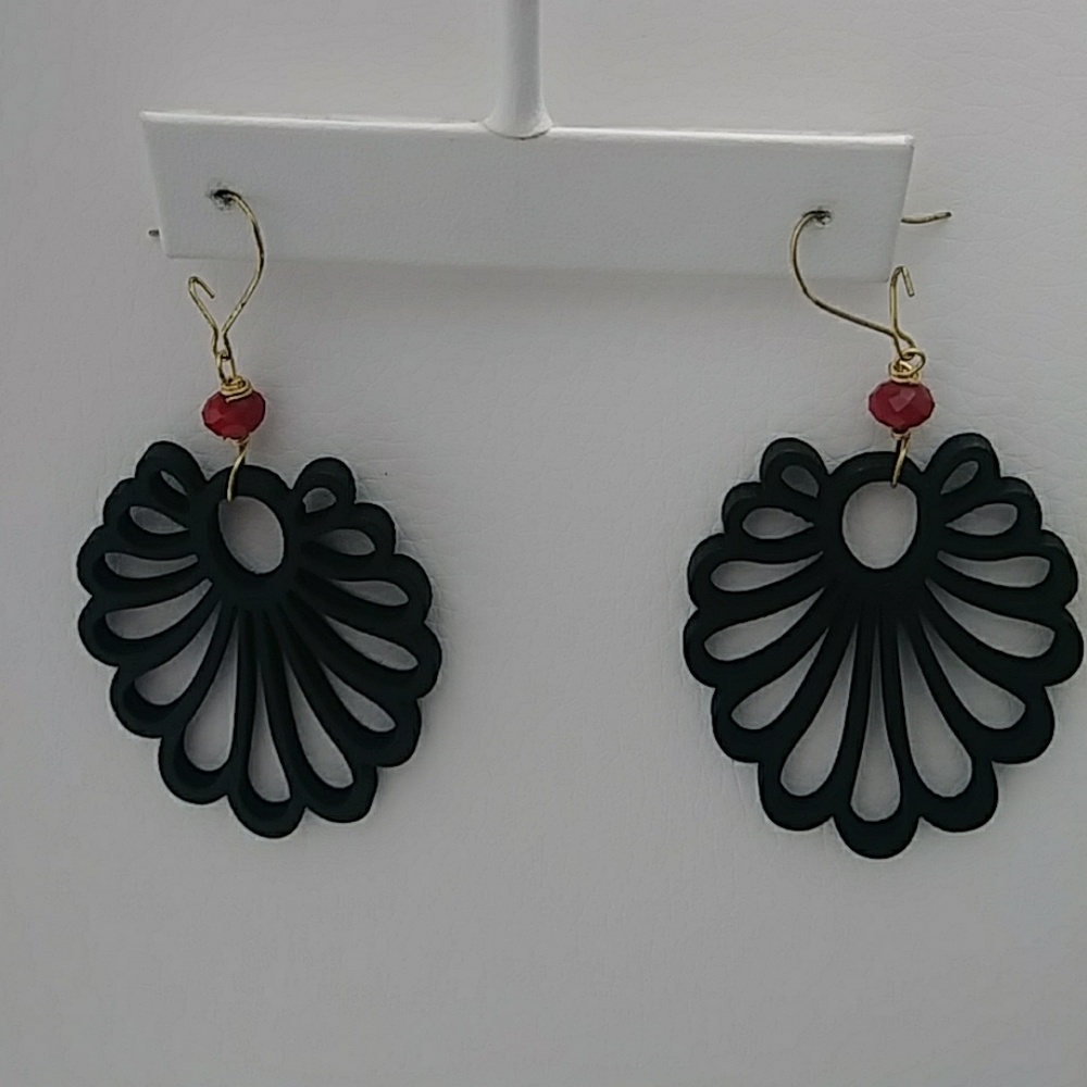 Scalloped Filigree Earring